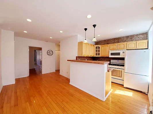 Rented by Brooklyn Property Group LLC | media 18