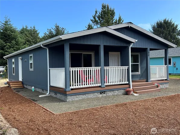 190 Clover Street NW, Ocean Shores, WA 98569