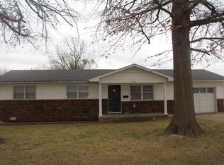 618 S Elgin Ave, Bolivar, MO 65613