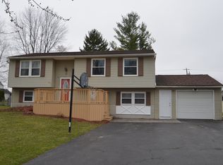 10 Twin Oak Dr, Rochester, NY 14606