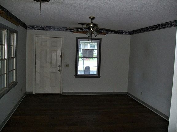 2nd image of 200 Daughtry Ave N