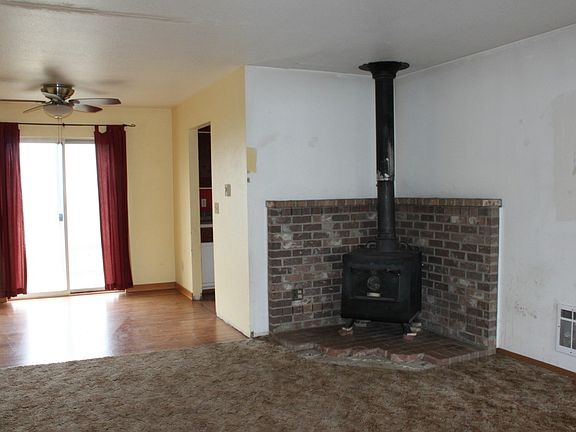 3rd image of 20 Coal Spur Ln