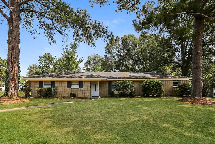 5820 Medallion Dr