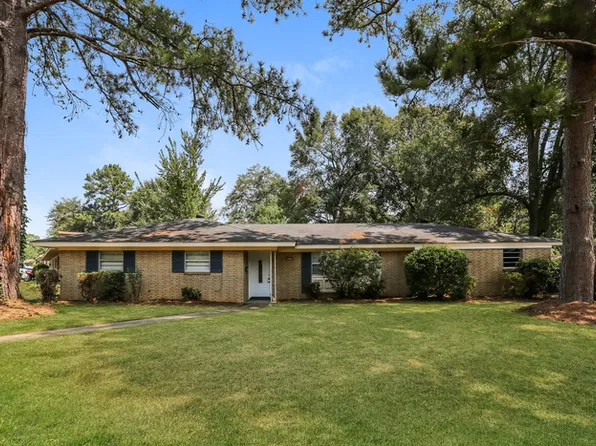 5820 Medallion Dr, Jackson, MS 39211