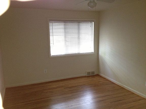 5th image of 25863 Woodward Ave APT 101