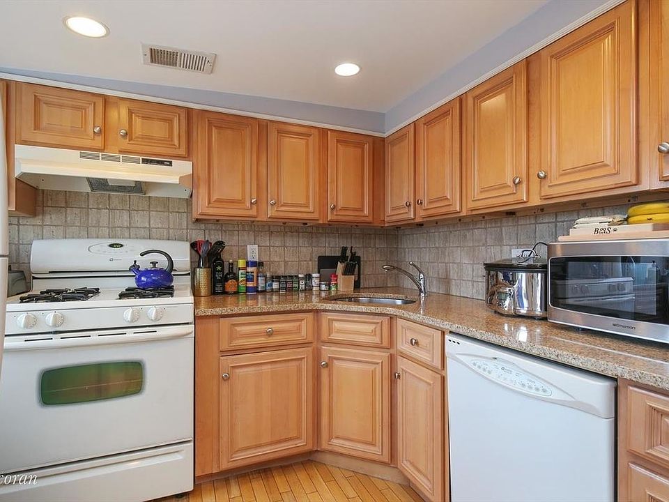 2nd image of 337 Clinton St APT 4