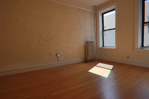 Rented by PMG Real Estate  | media 13