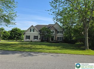3805 Buck Hill Cir, Schnecksville, PA 18078