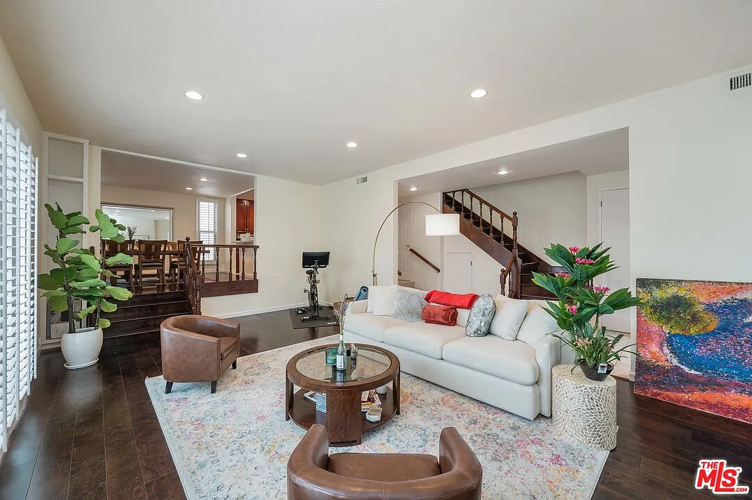 2 bed, 2.5 bath, 2019 sqft, $6,500 — Photo 1