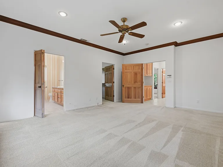 996 Valencia Ave — Photo 11