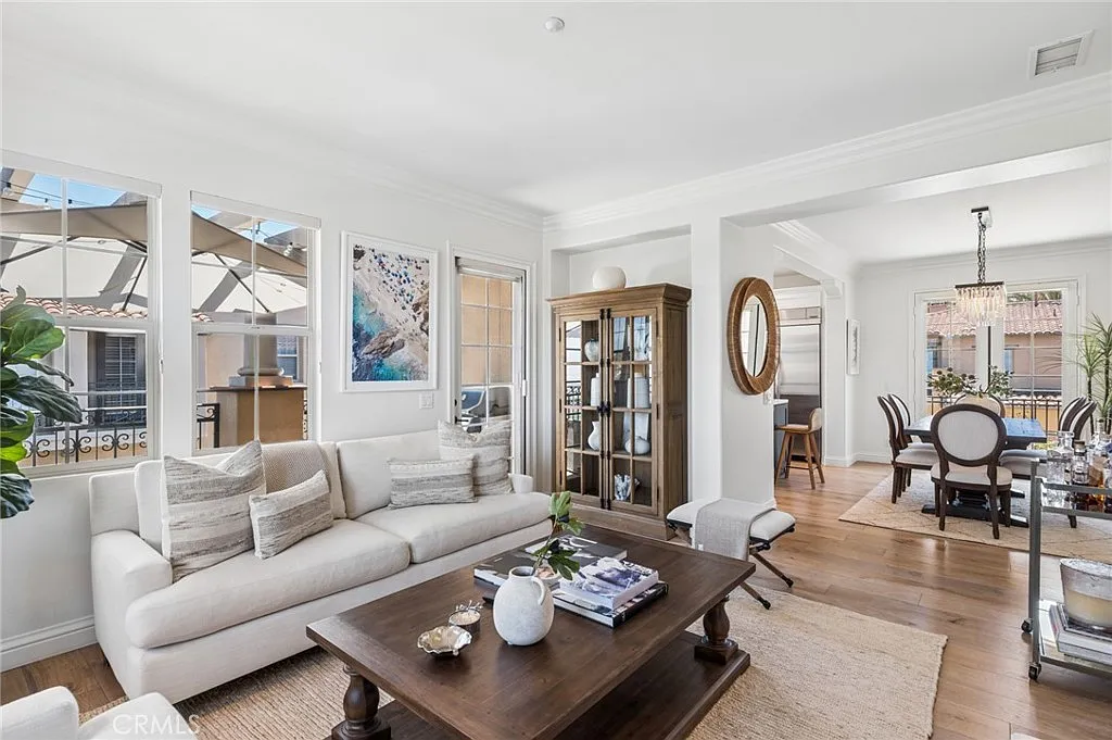 2 bed, 2.0 bath, 1648 sqft, $6,500 — Photo 2
