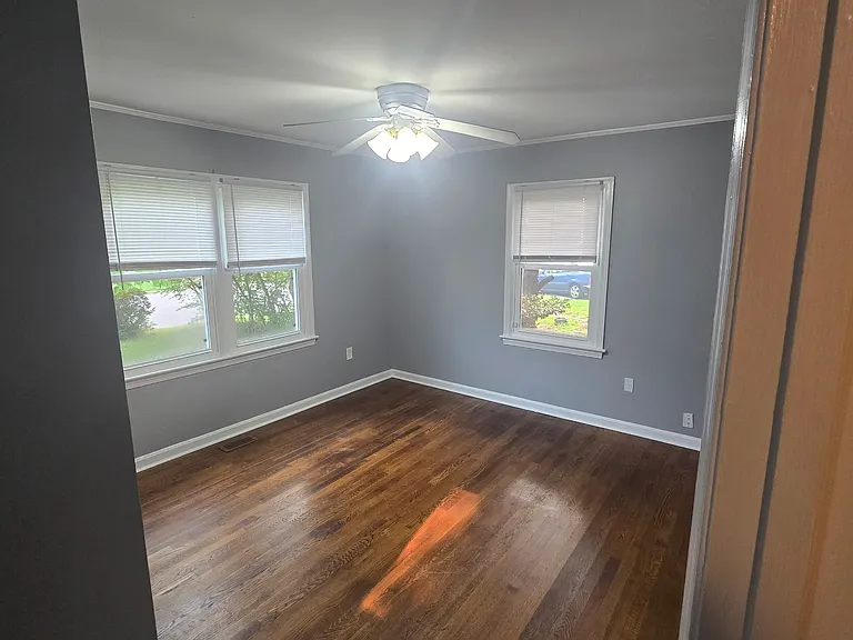 14 Eastmoreland Dr — Photo 2
