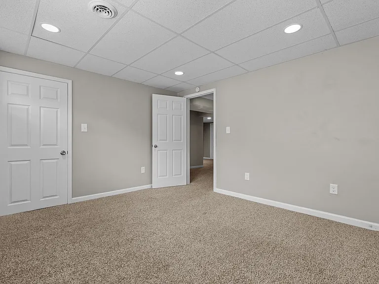 6593 Buckingham Palace Dr — Photo 44