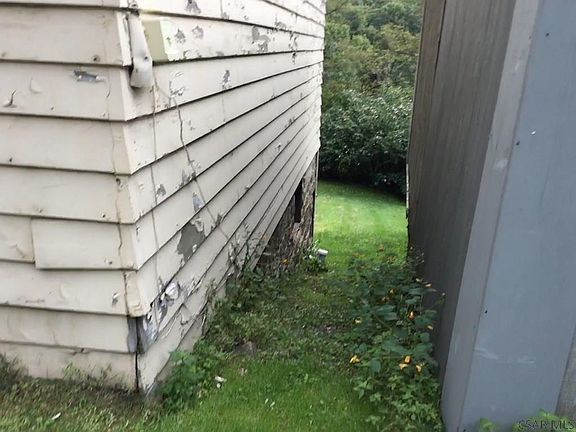 4th image of 770 Lake St