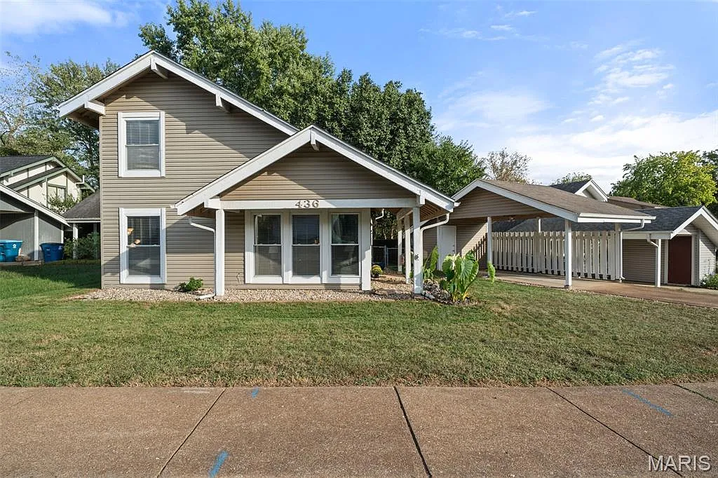 436 Far Hill Dr photo 1