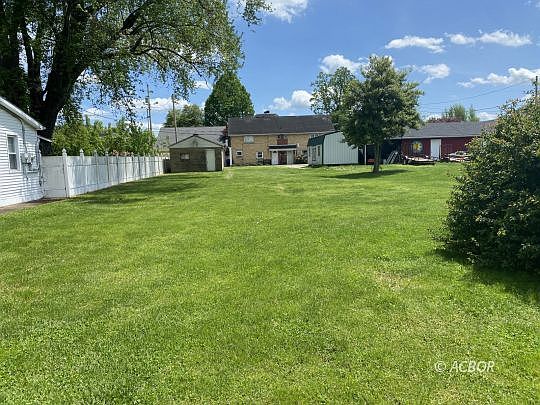 1st image of 131 2nd Ave