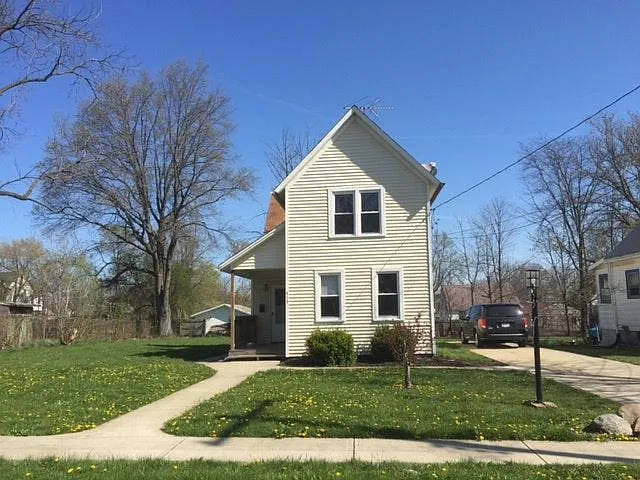 415 E 34th St — Photo 1