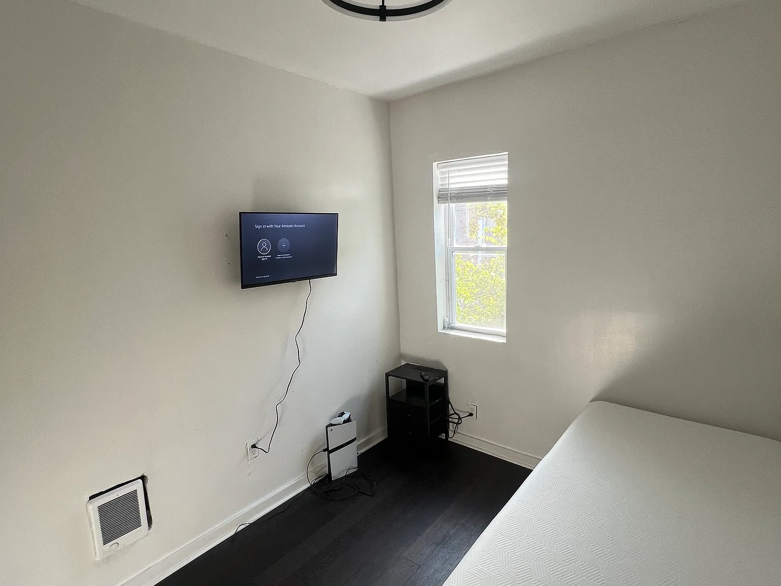 3 bed, 960 sqft, $550 — Photo 4