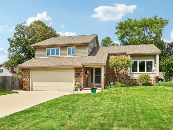 10233 Clark St, Clive, IA 50325