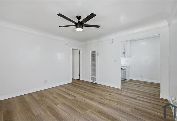 3rd image of 2651 1/4 S Redondo Blvd