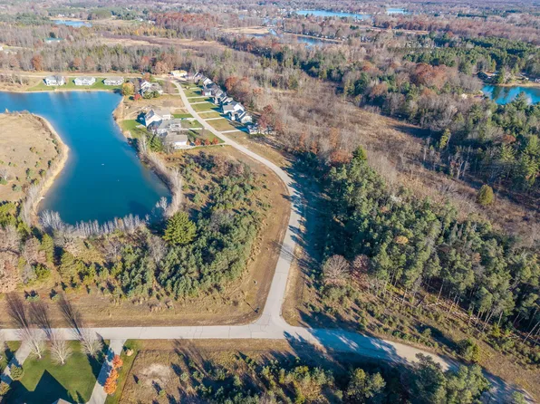 11210 Killarney Dr, Stanwood, MI 49346