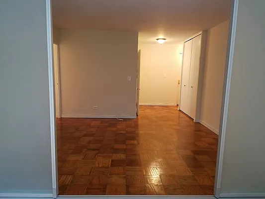 Rented by Manhattan Apartment Organization | media 23