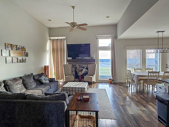 3rd image of 509 Sycamore Rd