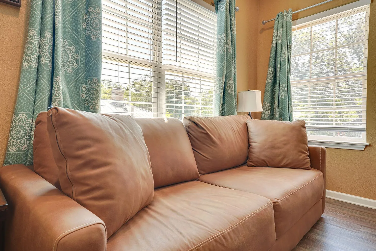 2 bed, 1.0 bath, 893 sqft, $1,979 — Photo 3