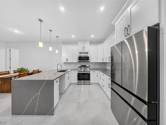 3rd image of 1109 Congress Ave