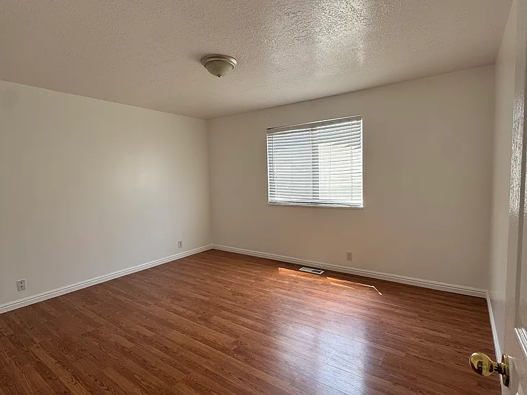 3720 S Hampshire Cir — Photo 6