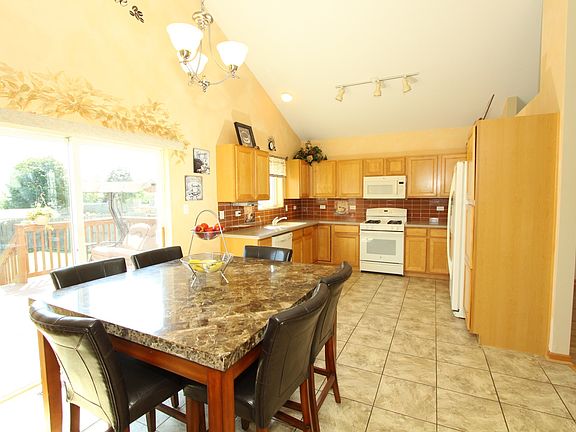 5th image of 900 Thorn Creek Dr