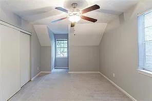 135 Barrington Dr E — Photo 13
