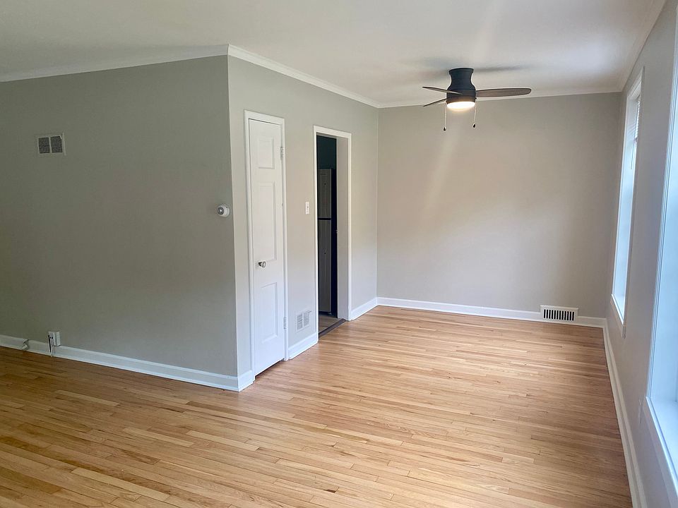 Dining area or bonus nook