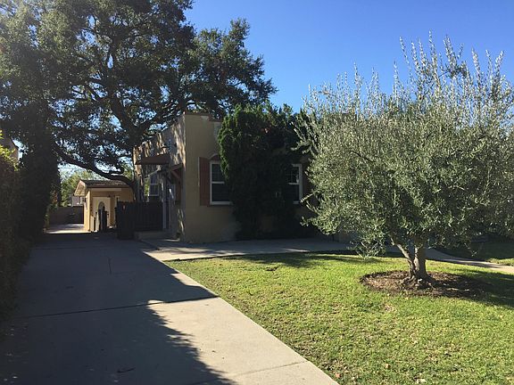 View of the small complex (4-units)