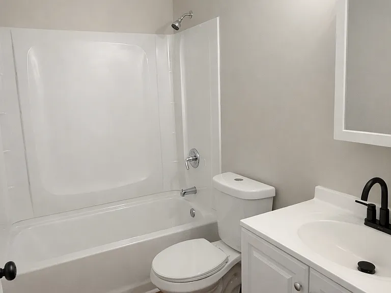 503 Woodlawn Ave #16 — Photo 6