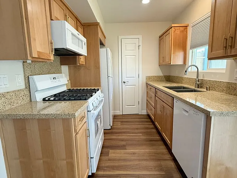 129 Olive St — Photo 6