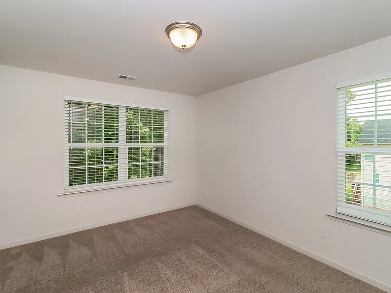 2529 Oakdale Rd — Photo 10