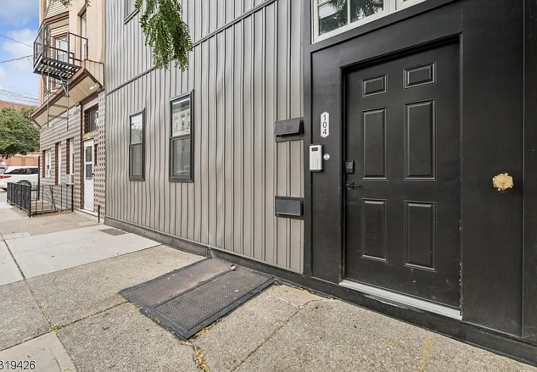 104 Fleming Ave #201 — Photo 33