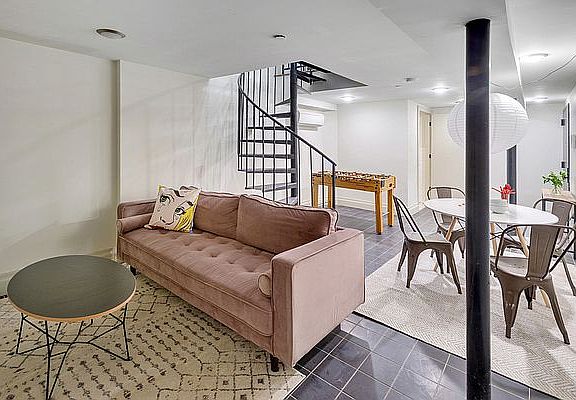 2nd image of 314A Chauncey St #9