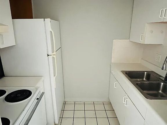 5th image of 2353 Shelley St APT 11