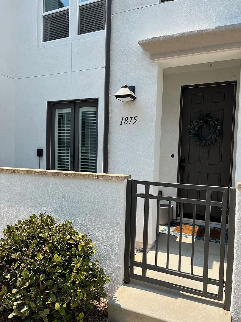 3bd 2.5ba 2car Garage — Photo 3