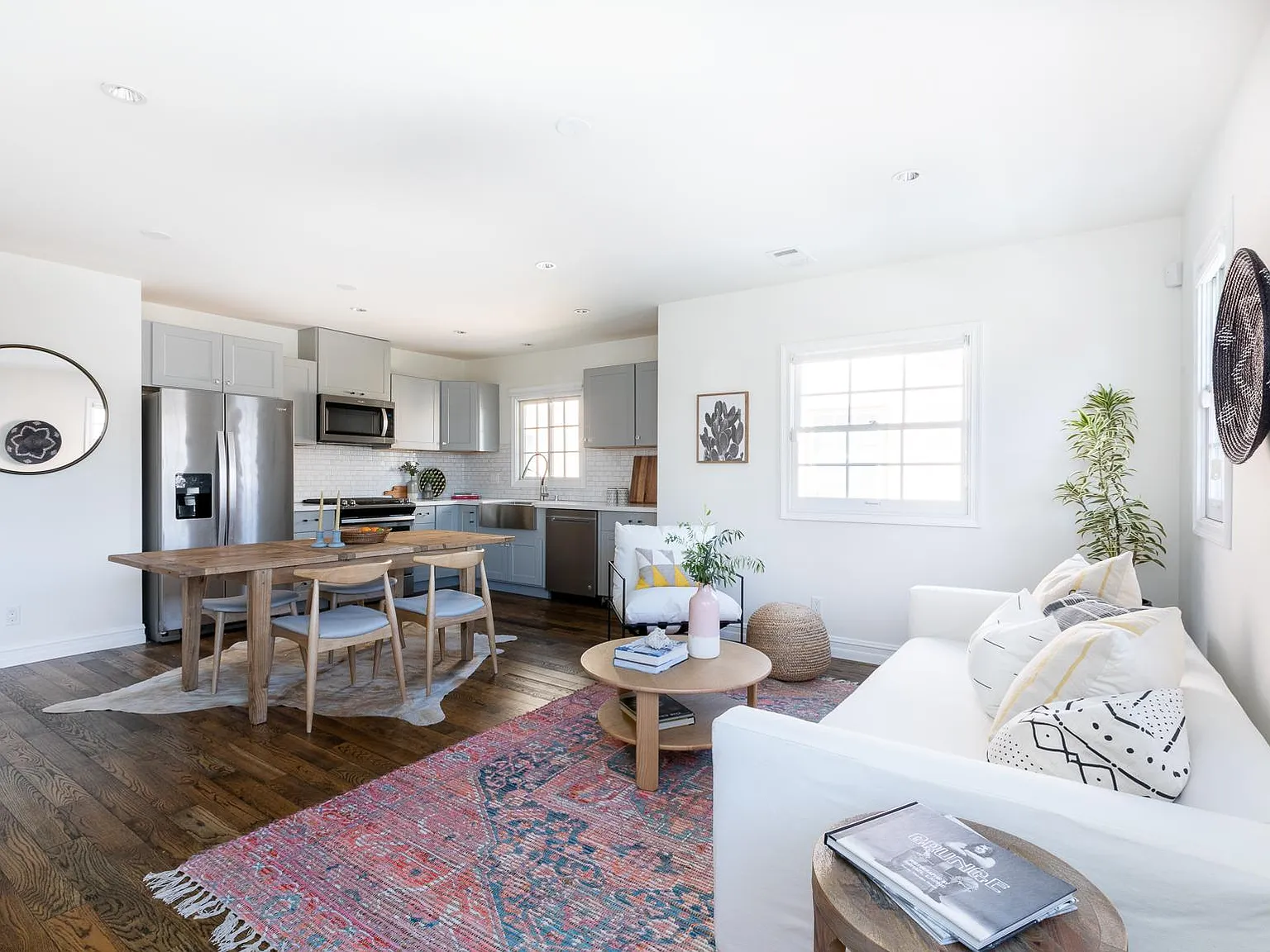 6111 S Harcourt Ave — Photo 4