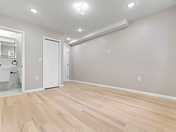 4th image of 40 Lewis Ave #2
