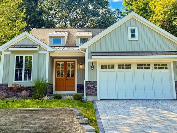 44 Middle St, North Kingstown, RI 02852