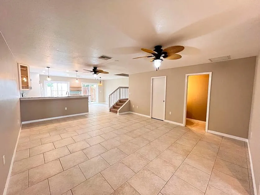 3 bed, 2.5 bath, 1600 sqft, $2,300 — Photo 3