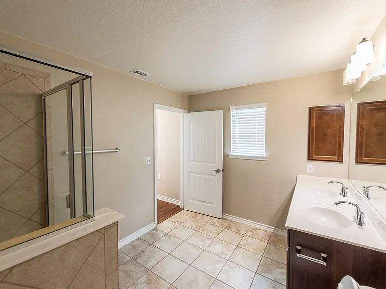 5526 Castle Brook Dr — Photo 12