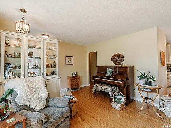 5th image of 2704 Preston AVENUE S