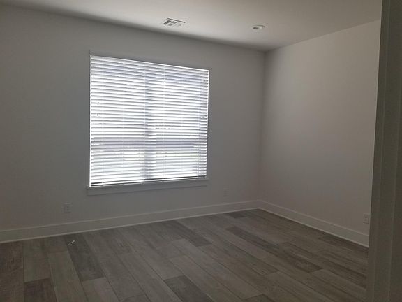 4th image of 2101 W Admiral Ave