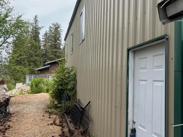 233 E Driftwood Heights Dr, Harrison, ID 83833