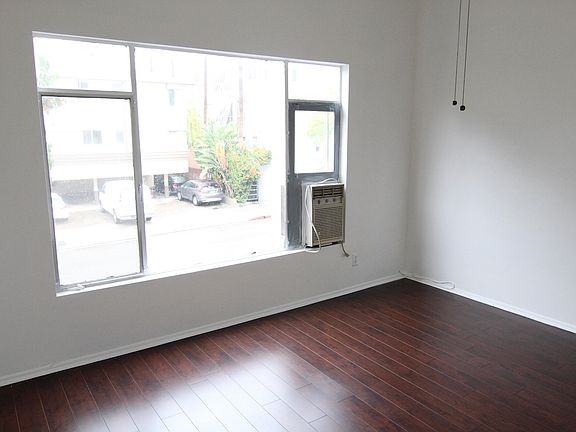 5th image of 8220 Norton Ave